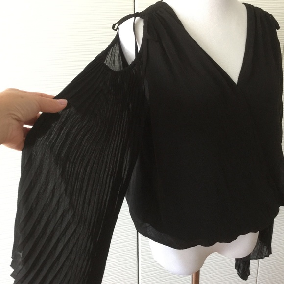 Bebe Pleated Sleeves cutout Shoulder Blouse - Picture 5 of 8